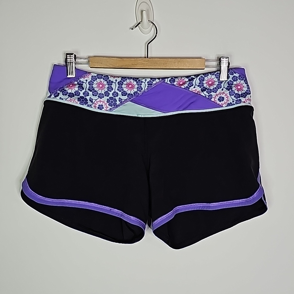 Lululemon size 8 black/quilt summer power purple groovy run short
